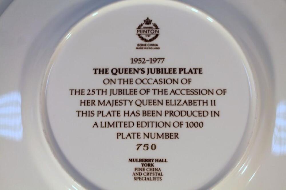 A Minton limited edition Queen's Jubilee plate