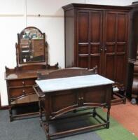 An early 20thC oak bedroom suite