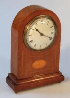 An Edwardian mahogany mantel clock