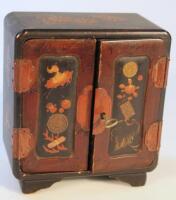 An early 20thC Japanese black lacquered jewellery box