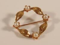 A 9ct gold oval brooch