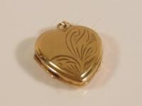 A 9ct gold locket