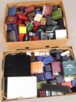 A quantity of empty jewellery boxes