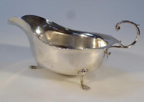 An Edwardian silver sauce boat