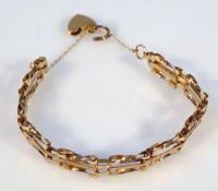 A gate bracelet