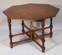 An Edwardian mahogany occasional table