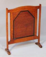 A Edwardian oak fire screen