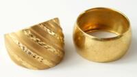 Two gentleman's 9ct gold rings