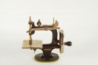 A Singer girls sewing machine