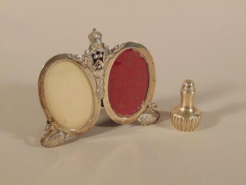 A late 19th/early 20thC double silver photograph frame