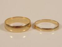 Two 9ct gold wedding bands