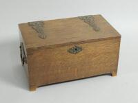 An early 20thC oak jewellery box