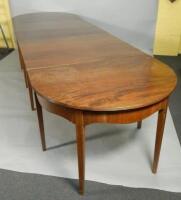 A mahogany extending dining table