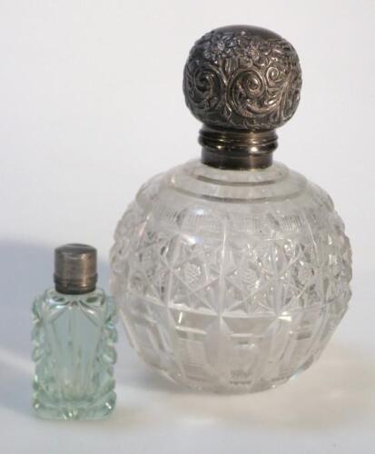 An Edwardian silver and cut glass perfume bottle