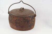 A cooking pot