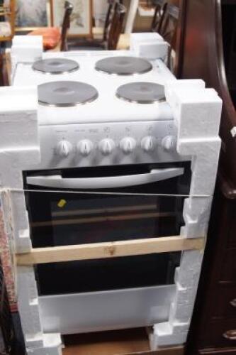 A Flavel FSE 50W electric cooker.