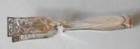 An Edwardian silver plated asparagus server