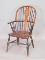 A 19thC ash and elm Windsor chair