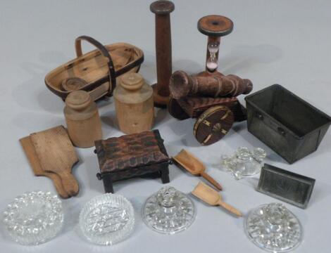 Various treen and collectables