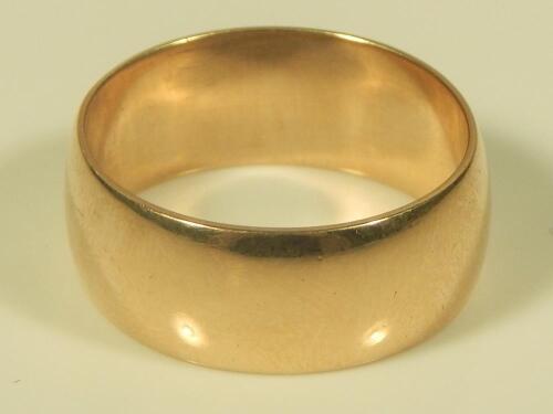 A thick 9ct gold wedding band