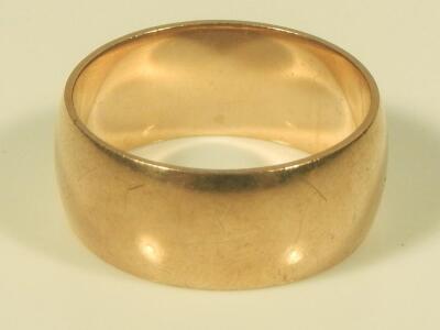 A thick 9ct gold wedding band