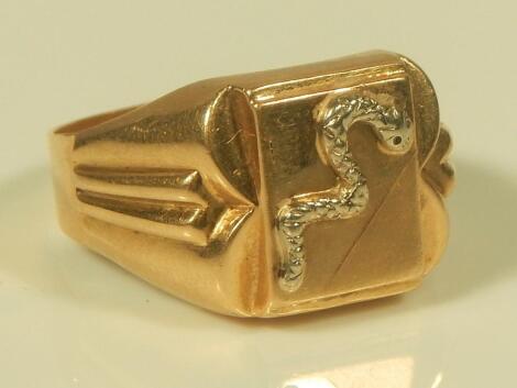 An 18ct gold gentleman's ring