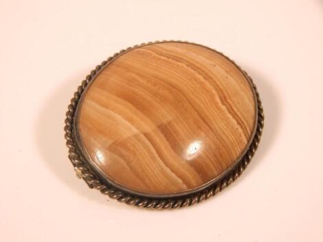 An agate brooch