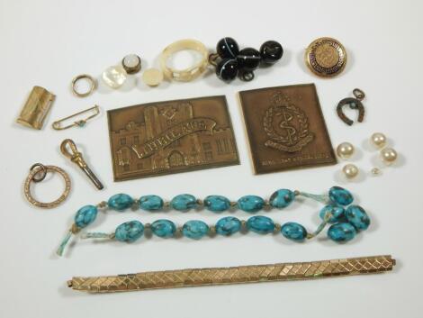 Various jewellery and trinkets