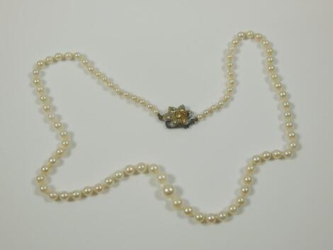 A single row cultured pearl necklace