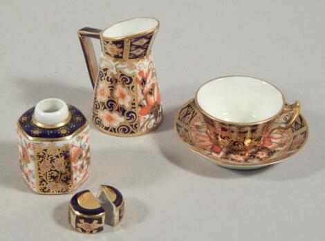 A collection of small Royal Crown Derby trinkets