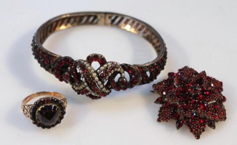 Three various costume jewellery items