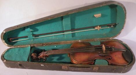 An early 20thC cased violin