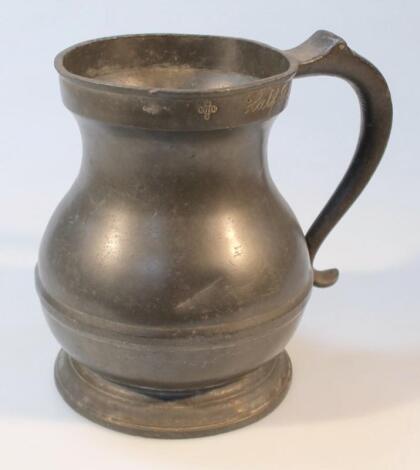 A 19thC pewter flagon