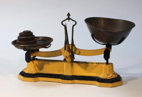 A set of early 20thC Avery table scales