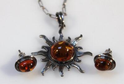 A Baltic amber jewellery set
