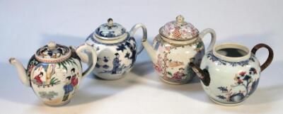 An 18thC Chinese export porcelain teapot