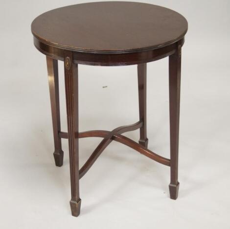 An early 20thC Hepplewhite style occasional table