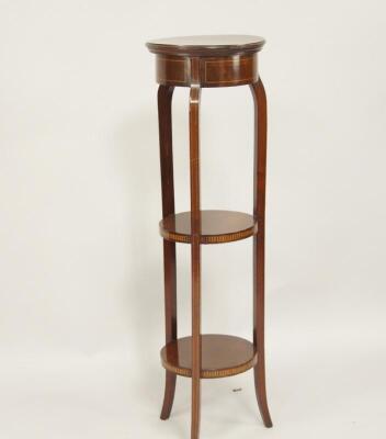 An Edwardian mahogany jardiniere stand