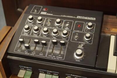 A Roland SH-1000 synthesizer - 2