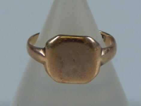 A 9ct gold signet ring