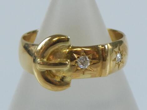 An 18ct gold diamond set keeper ring