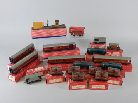 Various Hornby OO red box related items