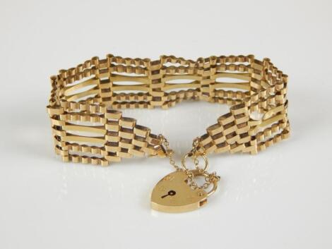 A 9ct gold gate bracelet