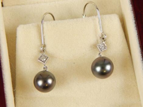 A pair of Iliana 18ct gold drop earrings