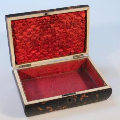 A 19thC tortoiseshell casket - 2