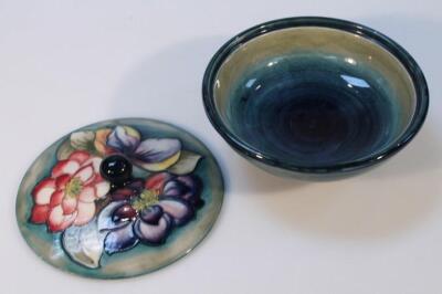 A mid-20thC Moorcroft Clematis pattern powder bowl and cover - 2