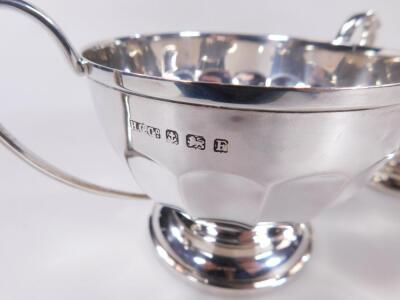 A George V silver milk jug and sugar bowl - 2