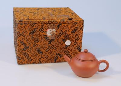 A Chinese redware pottery teapot - 2