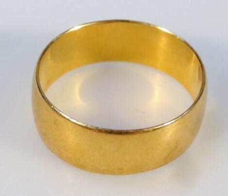 A 22ct gold wedding band