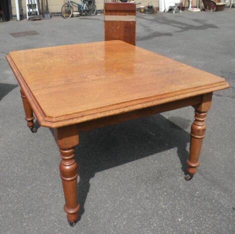 A late 19thC light oak wind out dining table